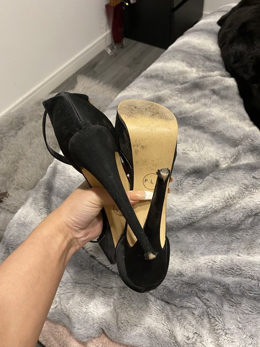 HEELS FOR SALE. VERY WORN.  DM if interested.  #footlover #footworship https://t.co/aL5OiIPJph<a href="/tag/footworship"class="tags"><span>#footworship</span></a><a href="/tag/footlover"class="tags"><span>#footlover</span></a>