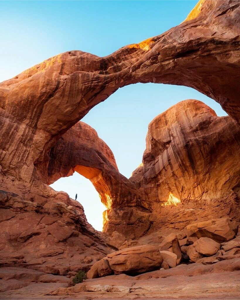 NP_Geek's tweet photo. Double double. We hope your Thanksgiving is fully of tasteful views. Happy Thanksgiving ๐ฆ
โขโขโขโข
Thanks to Casara @casaramoon for the Arches adventure.
โข
The scale of Arches National Park never fails to amaze
.
.
.
#utahexplored #archesnationalโฆ https://t.co/Z0q4DGf9RE https://t.co/tA0zeUQBdQ