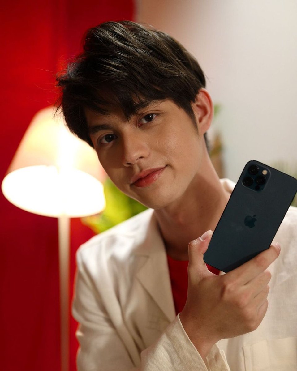 BrightAlwaysMex's tweet photo. 🐺 | Actualización IG de Olivernow sobre Bright
Bright promocionando #First5GCitizen en el nuevo IPhone12
🔥❤
#bbrightvc
© Olivernow https://t.co/SYEDicGFmI