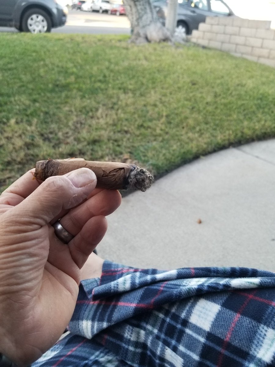 TubbyNoMore's tweet photo. Cigar before dinner! #Thanksgiving2020 https://t.co/16uBGWbaT1