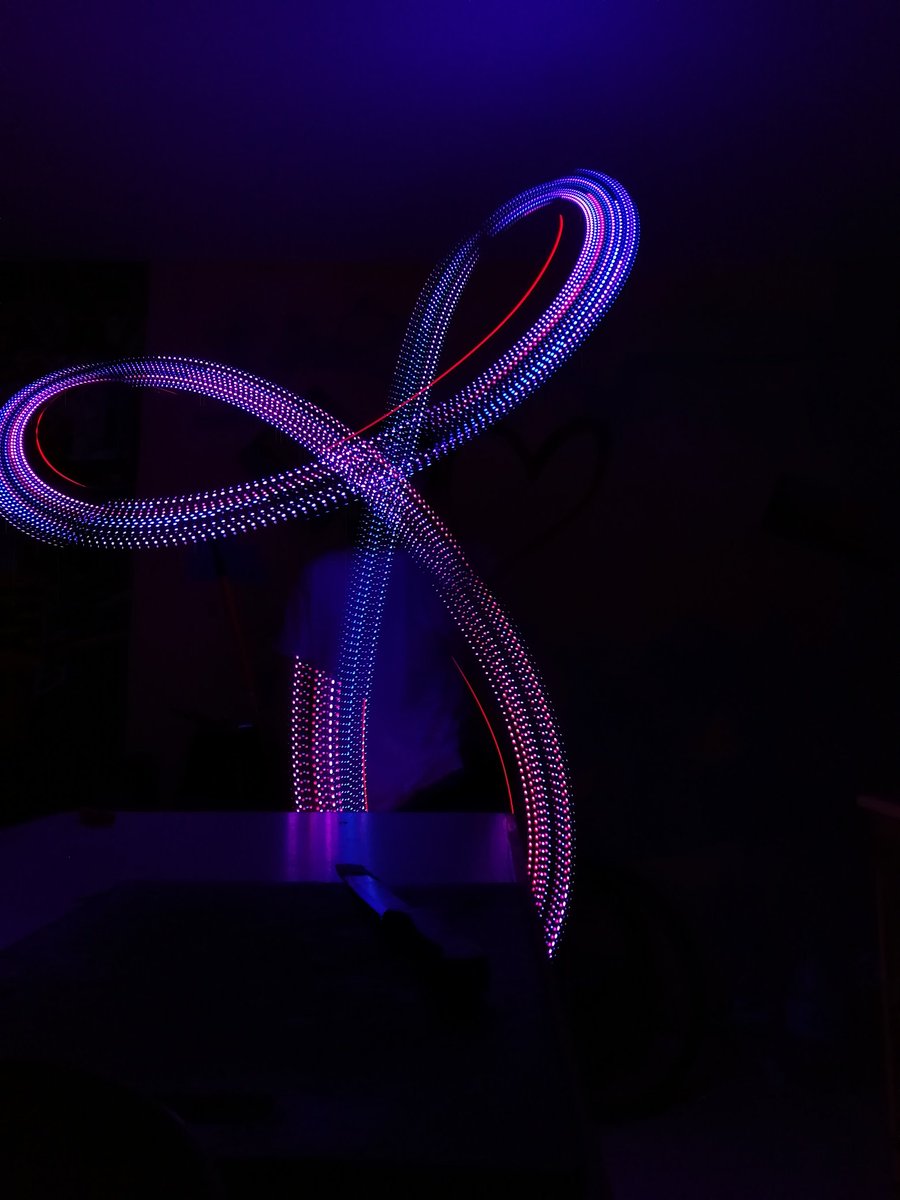 5ch4um1's tweet image. Whoa...in case you ever wondered how the #fastled demo100 looks like on a string:
