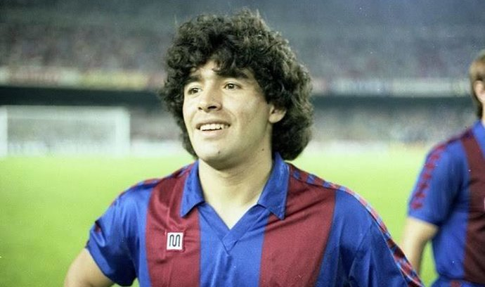efkocz's tweet photo. Zemřel slavný fotbalista Diego Maradona. V reakci na jeho smrt prohlásila Kolumbijská Republika státní bankrot. https://t.co/6etbbmUoLJ
