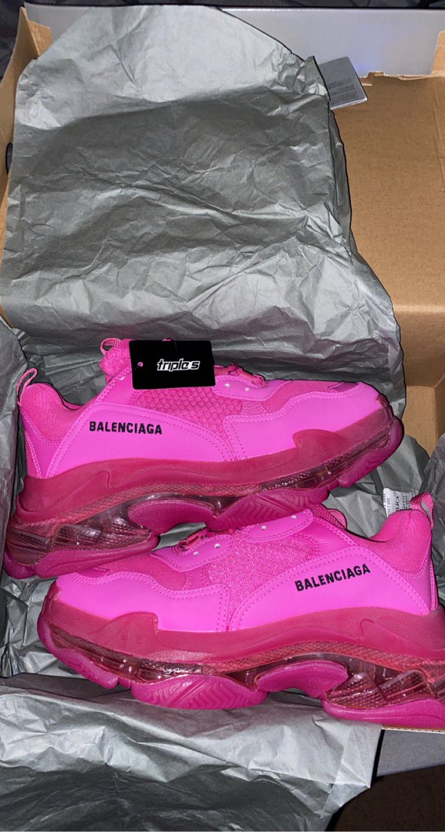 AShoenopoly's tweet photo. Balenciaga Triple S size 8 if you’re interested send an offer! https://t.co/vVCBpeDX7q