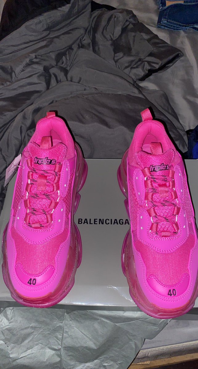 AShoenopoly's tweet photo. Balenciaga Triple S size 8 if you’re interested send an offer! https://t.co/vVCBpeDX7q