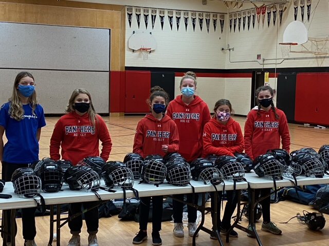 A huge thank you to the girls from the U15 BB, U13 A Blue, and U13 HL for their help handing out full hockey gear to over 50 families in the Newmarket Heights area.
Gently used equipment was donated from Character Community from their SlapShot Hockey Program.that reached out .