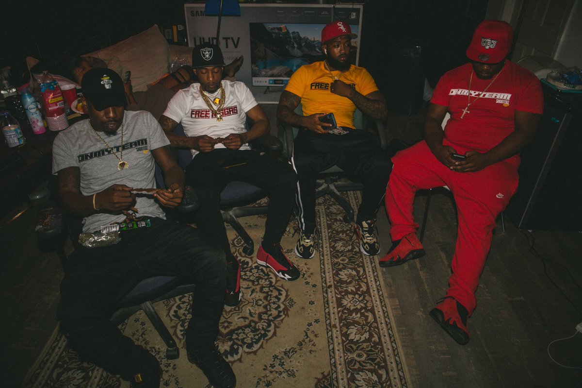 ShooterzMuzik's tweet photo. We Know What It’s Like To Be Away From Your Loved Ones for the Holidays. Cherish Every Moment 🙏🏽 #FreeNiggas #ThankfulThread https://t.co/mf6SvDoZhH