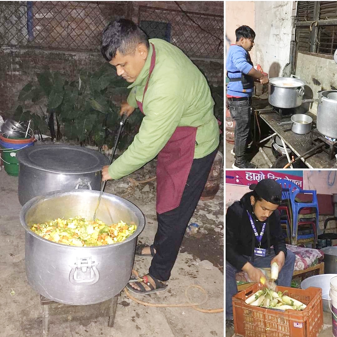 HamroteamNepal's tweet photo. #goodmorning 
#FreeFoodProgram 
सधैझै निरन्तर निशुल्क खाना को तयारी गर्दै हाम्रो टिम नेपाल 
 जाडोले गर्दा बिहानै खाना पकाउन गाह्रो नै छ ।
#hamroteamnepal 
#letsjoinhandstogetheragainsthunger
#हुनेले_दिने_नहुनेले_लिने 
#भोकमुक्त_नाङ्गोमुक्त_भेदभावमुक्त_राष्ट्र_निर्माण https://t.co/KbBkxRwvrj