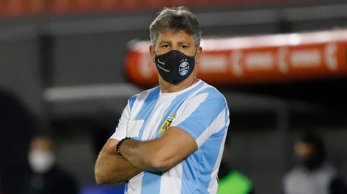VSportsTM's tweet photo. Un DT brasileño dirige a un equipo brasileño con una camiseta de la Selección Argentina. Se explica en 3 palabras: Diego Armando Maradona. https://t.co/6zTBRK1wSx