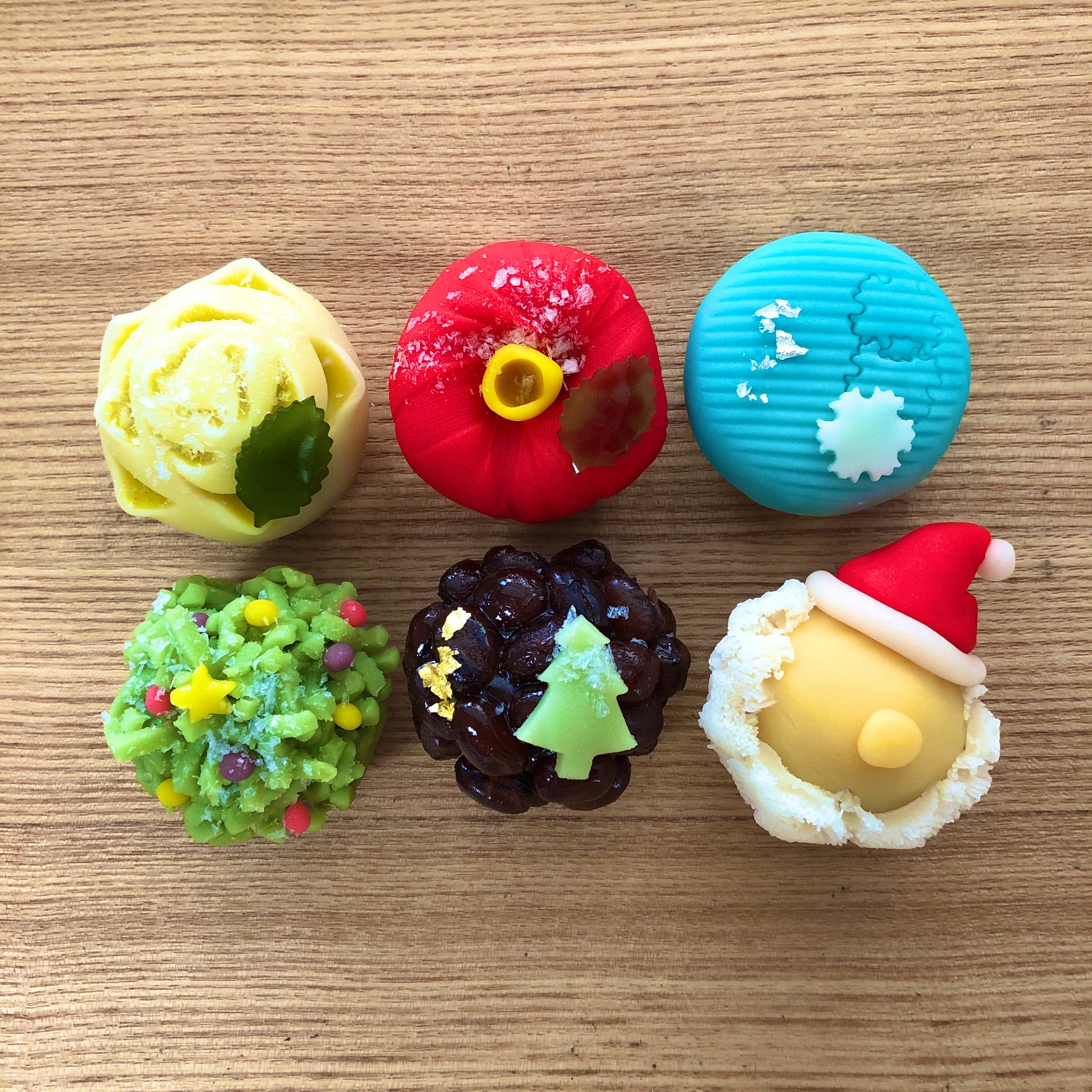 菓子処手毬 和 なごみ 12月の和菓子 冬薔薇 ふゆそうび こし餡 Or スイートポテト餡 雪椿 こし餡 Or いちご餡 雪輪 こし餡 Or ミルク餡 クリスマスツリー つぶ餡 Or 抹茶餡 聖夜 鹿の子 ようかん サンタクロース こし餡 和菓子 菓子処手毬 和 なごみ 12月の和菓子 冬薔薇 ふゆそうび こし餡 Or スイートポテト餡 雪椿 こし餡 Or いちご餡 雪輪 こし餡 Or ミルク餡 クリスマスツリー つぶ餡 Or 抹茶餡 聖夜 鹿の子 ようかん サンタクロース こし餡 和菓子