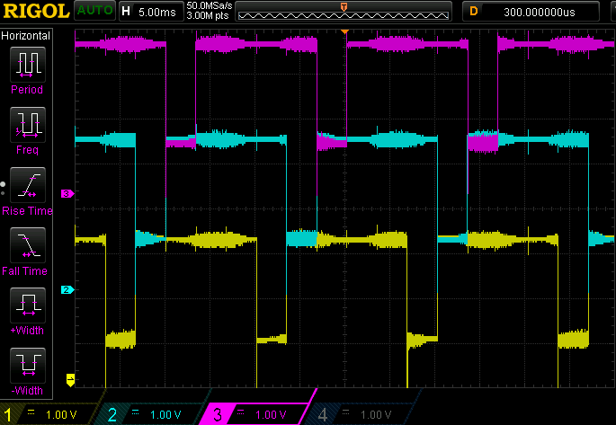 micro:bit v2の座標(1,1),(2,2),(3,3)を光らせたときのCOL1,COL2,COL3信号の状態です。
1/300秒幅の信号が出力され、1行毎に入れ替わり、5行の点灯・消灯に1/60秒(1/300x5)を要します。
#microbit,#microbitv2,#microbitv2解析