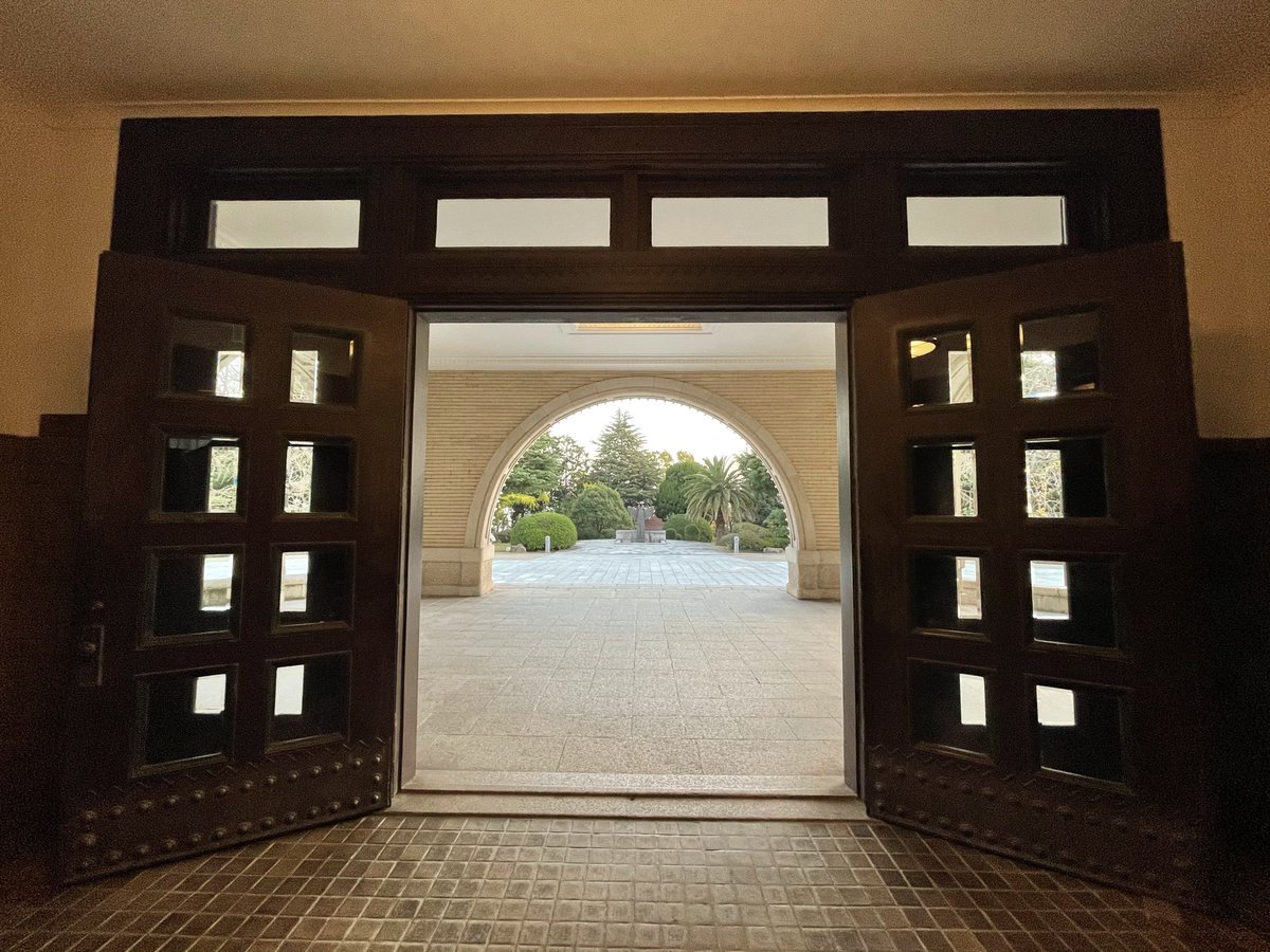 ryosokai's tweet image. 【六甲台第一キャンパス　ロケ地巡り①】

日本がポツダム宣言受諾に至る過程を描いた「日本のいちばん長い日」ではオープニングシーンに加えて昭和天皇(本木雅弘さん)が玉音放送を録音するシーンなどが撮影されました！