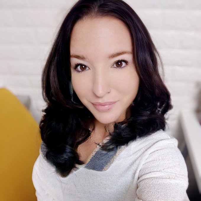 Das Wochenende steht vor der T&uuml;r 🤣🤘  Bin heute ab 12.00 live🤘  #fashionmodesty #camgirllife #camgirl<a href="/tag/trendy"class="tags"><span>#trendy</span></a><a href="/tag/camgirl"class="tags"><span>#camgirl</span></a><a href="/tag/camgirlpromo"class="tags"><span>#camgirlpromo</span></a><a href="/tag/camgirllife"class="tags"><span>#camgirllife</span></a><a href="/tag/mydirtyhobby"class="tags"><span>#mydirtyhobby</span></a>