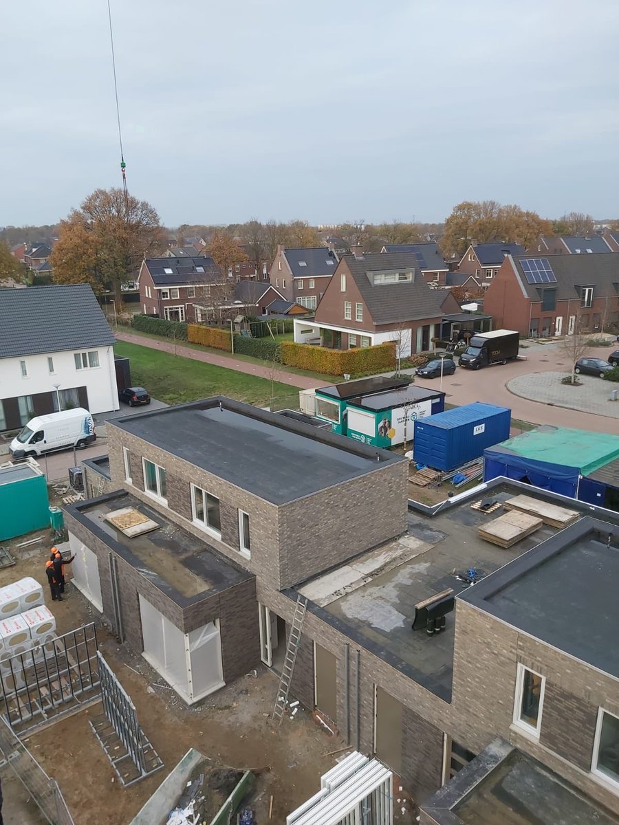 Het gaat in een goed tempo door bij de 8 woningen in Someren. Afgelopen week hebben de kopers voor het eerst hun woning mogen bezichtigen. Gelukkig allemaal tevreden, daar doen we het met zn allen voor. ⁦<a href="/BouwmijJanssen/">Bouwmij Janssen</a>⁩