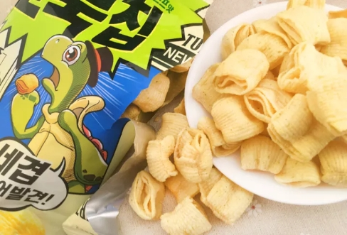 SpringAngel1485's tweet photo. 【READY STOCK】Orion Turtle Chips 

✔️ Original Corn Soup 80g RM7.5
✔️ Choco Churros 65G RM7

The NEW BEST SELLER in Korea, unique 4 layer chips with extra crunch and puffy texture. 😍 https://t.co/I7LBjMyjgB