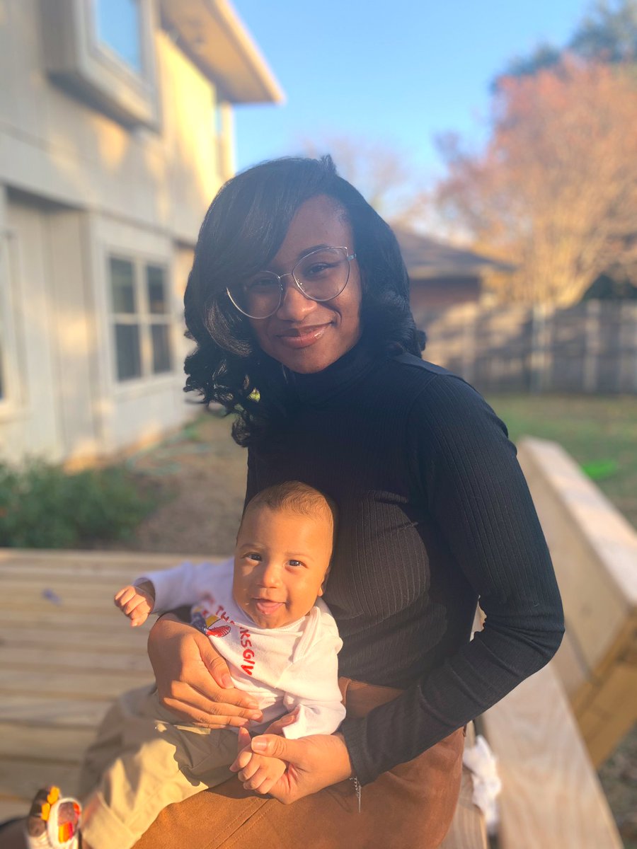Neasymone's tweet photo. Happy Thanksgiving From My Family To Yours! 🦃🥘 https://t.co/Ar4YuJkiUE