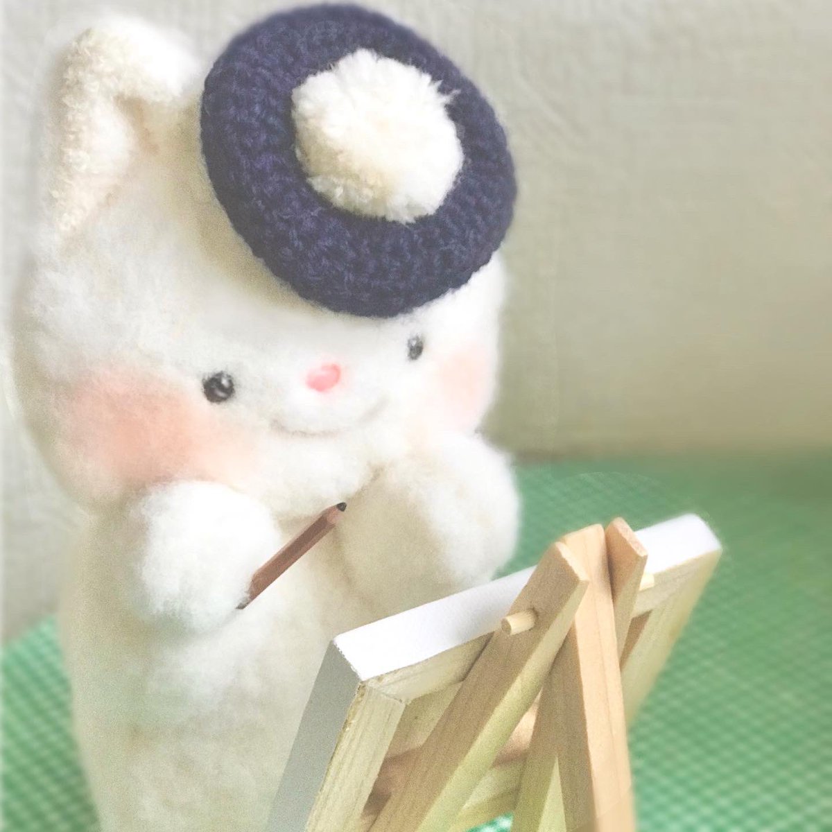 週末でお疲れなのかおもちゃんはまだ寝ているにゃん...
そうだ、そのすきにおもちゃんのお絵描きするにゃん❤️🖌🎨