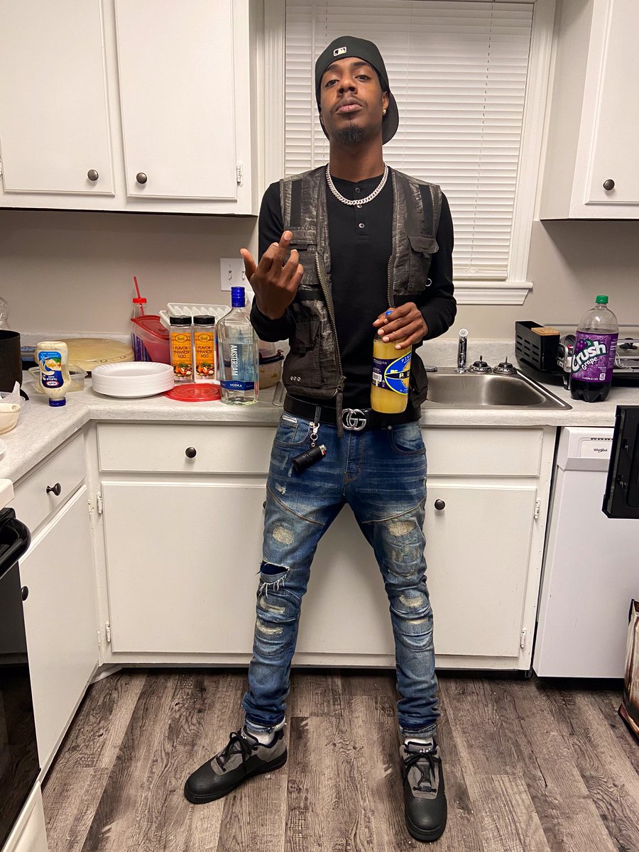 GsmBuck's tweet photo. I was just in the can wasn’t supposed to see the holidays God had some planned I’m thankful for beating that case 🙏 https://t.co/tXBzEiRPZ4