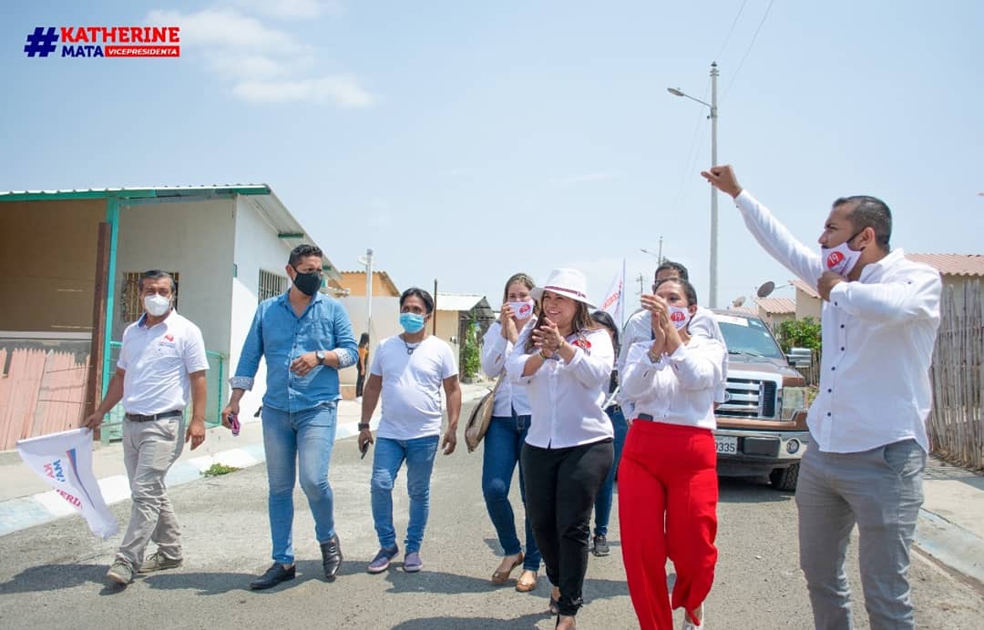katherinemataec's tweet photo. Visitamos #Manta y junto a nuestros candidatos a la Asamblea por #Manabí, recorrimos sus calles y palpamos las necesidades de nuestra gente, pudimos escuchar sus reclamos y todos acogieron con gran alegría nuestras propuestas.  

¡Gracias a mi gente de Manta!

#Elecciones2021 https://t.co/OOGxdim6gO