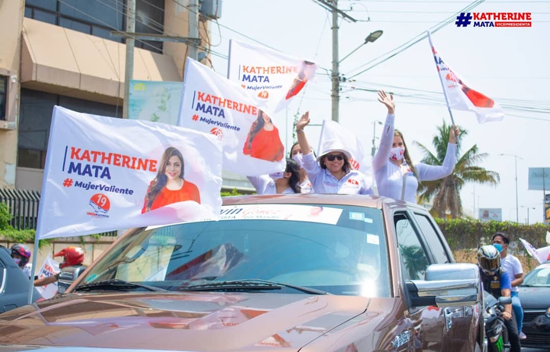 katherinemataec's tweet photo. Visitamos #Manta y junto a nuestros candidatos a la Asamblea por #Manabí, recorrimos sus calles y palpamos las necesidades de nuestra gente, pudimos escuchar sus reclamos y todos acogieron con gran alegría nuestras propuestas.  

¡Gracias a mi gente de Manta!

#Elecciones2021 https://t.co/OOGxdim6gO