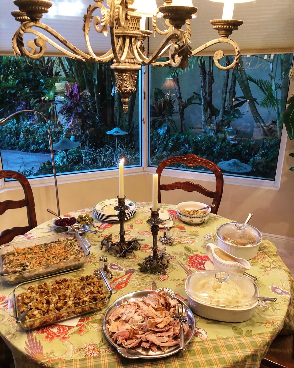 desireesiahaan's tweet image. Thanksgiving Greetings to you and your family, and we wish you a holiday season full of peace, acceptance, gratitude, playfulness and plenty! #OfLove #happyThanksgiving #happyturkeyday #socialdistancethanksgiving #ThankYou 🙏🏽🧡🍁