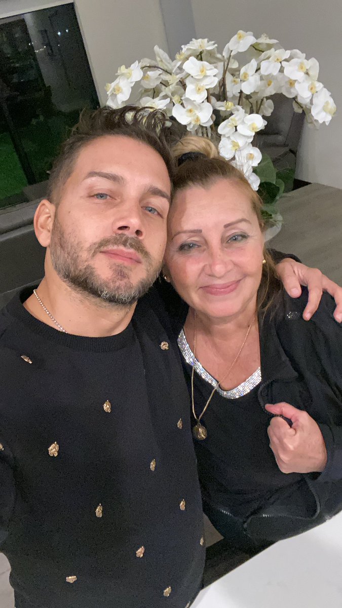 bonibnk's tweet photo. Con mamá https://t.co/x3iJwYQXLL