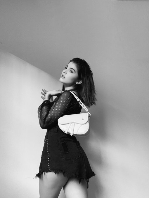 Yo no soy modelo no m&aacute;s porque mido 1.53 😫 https://t.co/BDpqquazwO<a href="/tag/nuevafotodeperfil"class="tags"><span>#nuevafotodeperfil</span></a>