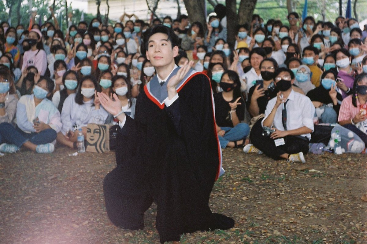 yyoguee's tweet photo. (◕ᴥ◕)
#JAYLERRsGraduation
#JAYLERR @JJksnp https://t.co/vT1m5BFAr3