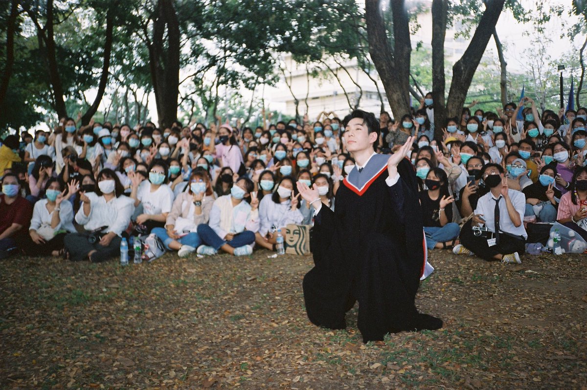 yyoguee's tweet photo. (◕ᴥ◕)
#JAYLERRsGraduation
#JAYLERR @JJksnp https://t.co/vT1m5BFAr3