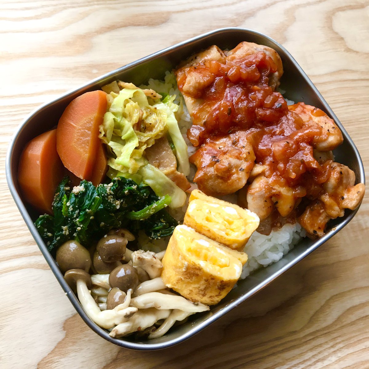 キューライス V Twitter 今日のお弁当 チキンチャップ キャベツとベーコンのカレー炒め 人参の煮物 ほうれん草の胡麻和え しめじのマスタードマリネ 卵焼き ひとり事 キューライスのサクセスごはん T Co Hqir0iyzvp