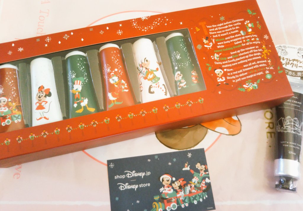 ディズニーストアの通販でハンドクリームを購入しました
宅配の箱もクリスマス仕様でかわいい❄☃🎅🎁💕🎄🎂✨ https://t.co/ulNwk2YF2u