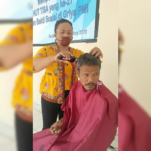 pmisurakarta's tweet photo. Terimakasih @lkp_tisa_surakarta atas bakti sosial berupa pangkas rambut dan pijat kepala untuk warga #GriyaPMIPeduli. #jumatberkah, semoga bermanfaat.🤗👌
.
GRIYA PMI PEDULI.
BSM 7039621597.
Jl. Sumbing raya, mertoudan, jebres, Surakarta (0271) 851368.
.
#PMISolo #PMISelaluBantu https://t.co/p40DVlKi7v