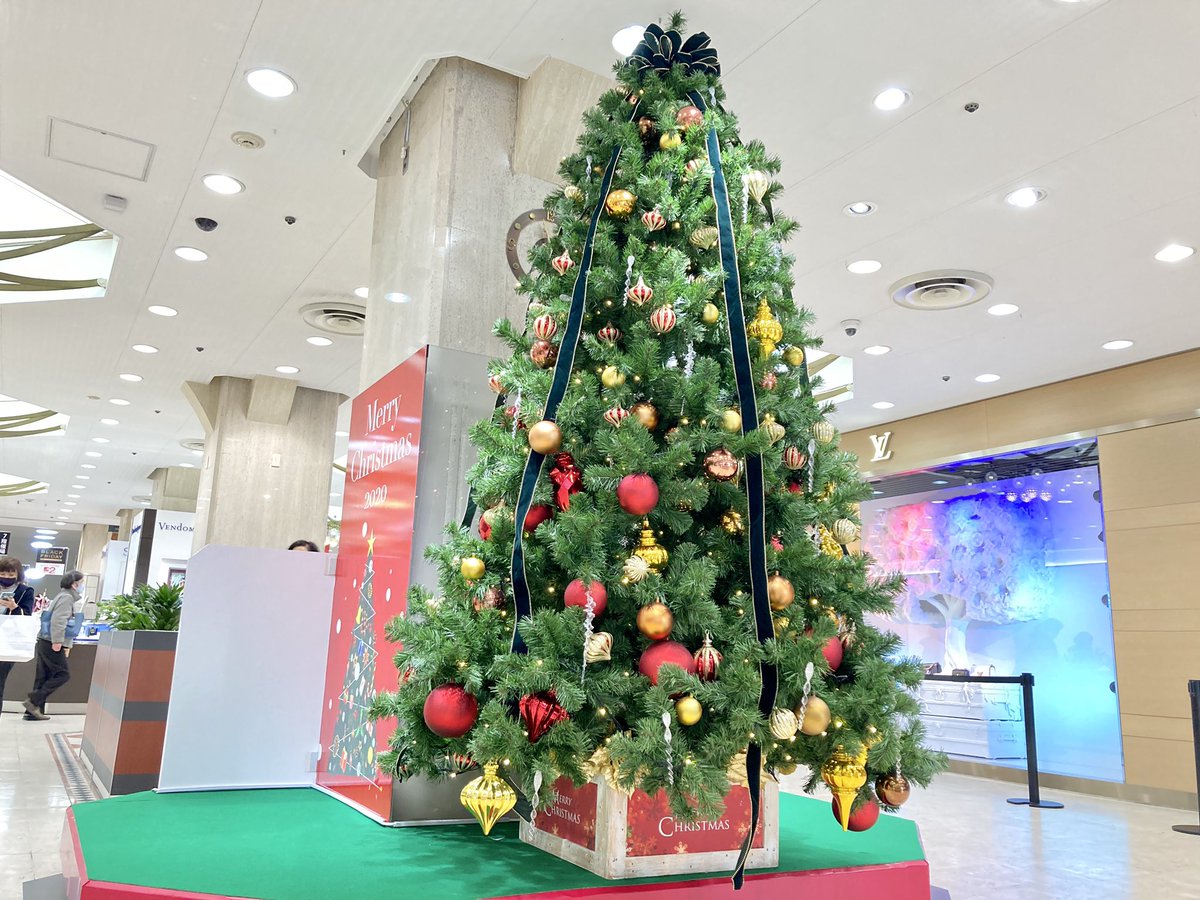広島の百貨店 福屋のフックン V Twitter 八丁堀本店 正面玄関におっきなツリーがお目見え 各フロアでクリスマスギフト好適品を多彩に取り揃えています 福屋のクリスマスフェア T Co L74ascmcty クリスマスツリー ツリー