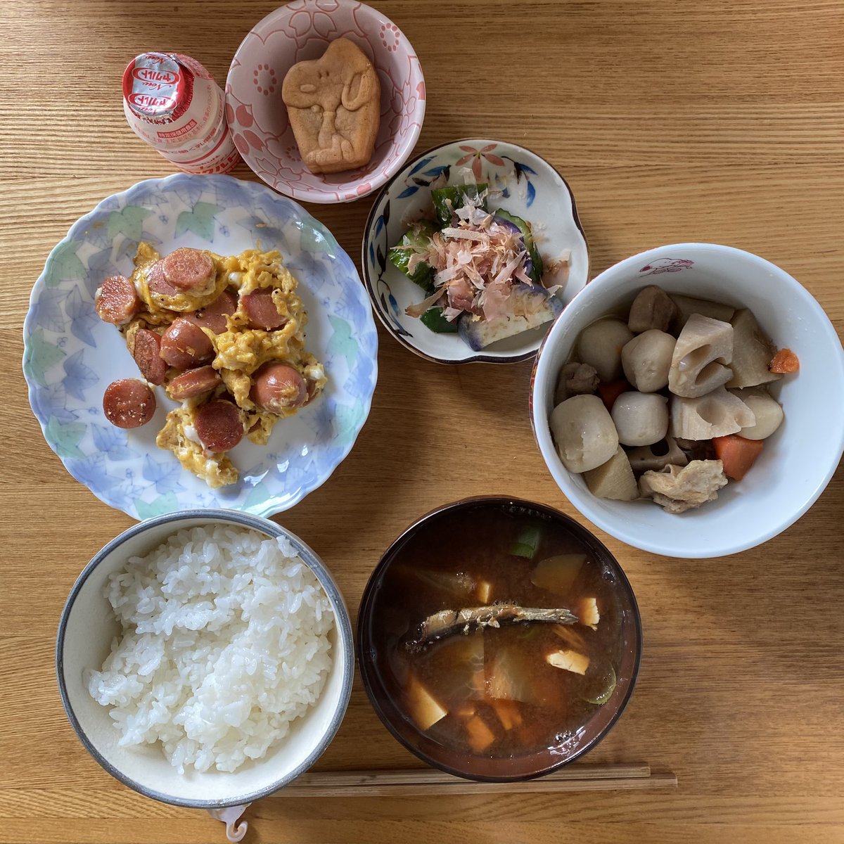 カーネる おはようございます 一緒に食べられる幸せ 今日は彼氏様が作ってくれたよ おうちごはん おうち時間 彼氏ご飯 カップル 料理記録 料理好きな人と繋がりたい 朝ごはん スヌーピー 筑前煮 ヤクルト 健康第一 T Co 6h0so2mrfr