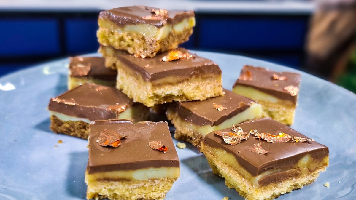 Here's to the perfect trio of buttery shortbread, gooey caramel and thick, sweet chocolate! It's easier than you think, try it! 

Recipe: bit.ly/2V6IUne #ExpressoShow