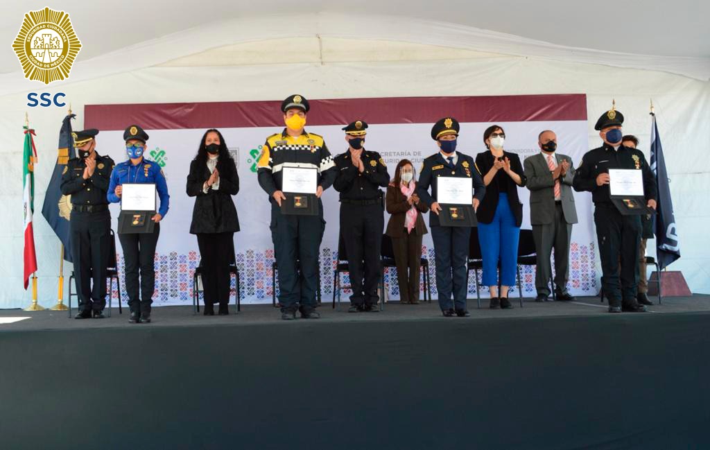 SSC_CDMX's tweet photo. En la @UPCDMX_SSC se llevó a cabo una de las tres ceremonias de Entrega de Condecoraciones "Perseverancia de Enero-Diciembre 2019" https://t.co/WEx6MhGZpb