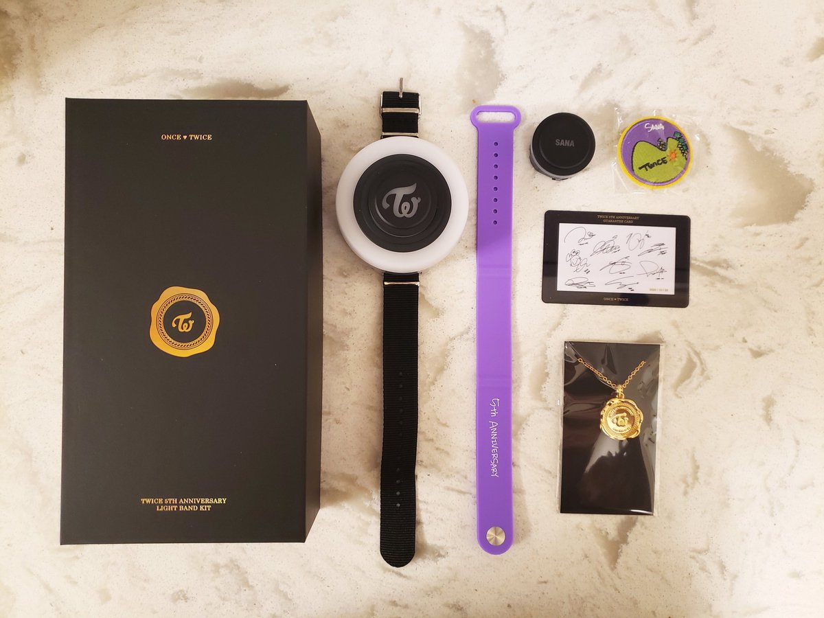 TwiceTLy's tweet image. My light band and 5th anniversary kit finally came in! It&apos;s basically a glorified nightlight since it&apos;s way too big for my baby wrist...but I kinda love it. I feel like a transformation sequence needs to happen every time I put it on 😂