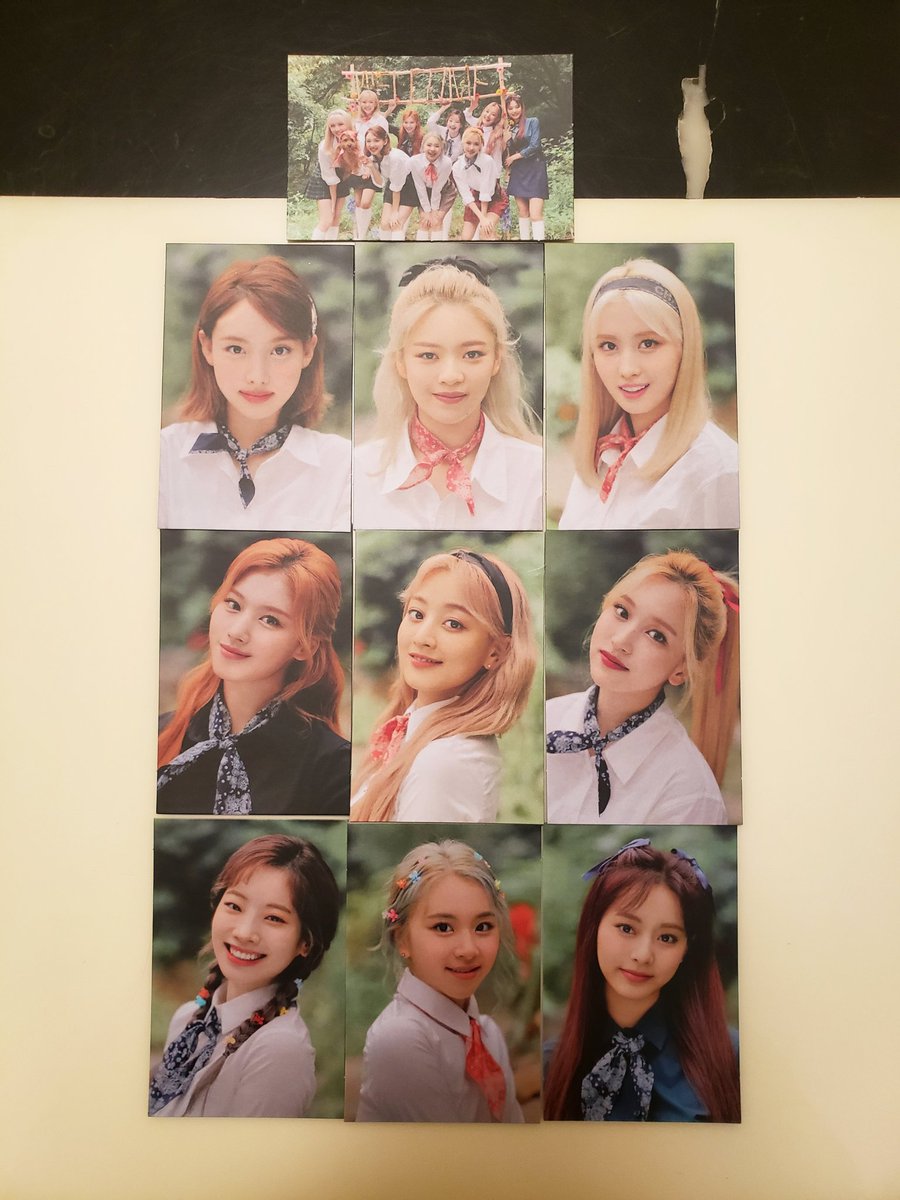 TwiceTLy's tweet image. My light band and 5th anniversary kit finally came in! It&apos;s basically a glorified nightlight since it&apos;s way too big for my baby wrist...but I kinda love it. I feel like a transformation sequence needs to happen every time I put it on 😂