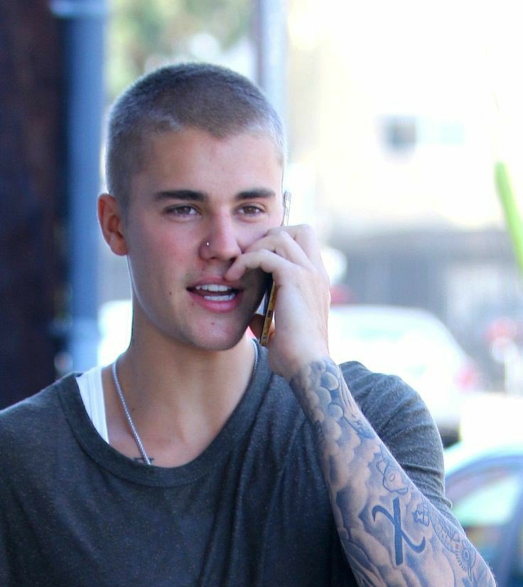 justin bieber carequinha e com piercing no nariz
presente na sua timeline https://t.co/4p27L4R6tL