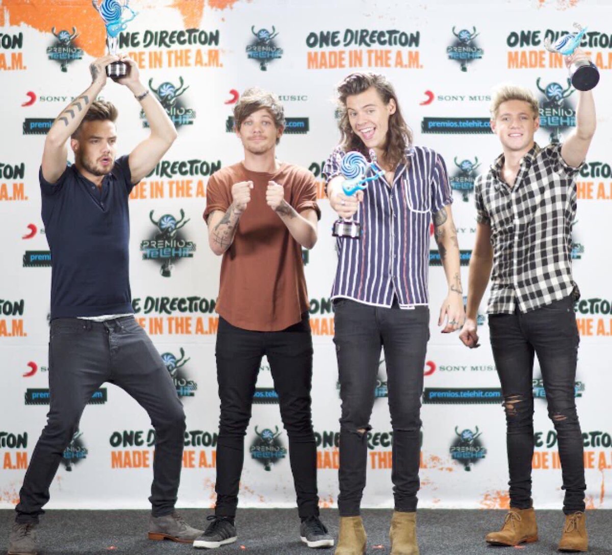 AbrilcavPink's tweet photo. Es increíble como es que ya pasaron 5 años😪 @Official1DMex  #1DPremiosTelehit https://t.co/bLw3ieI0dV