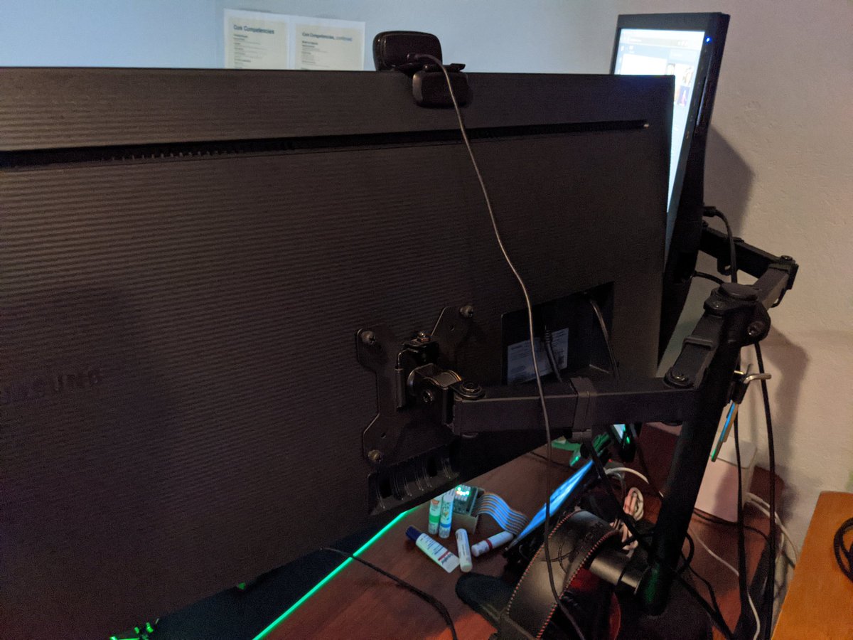 frostshoxx's tweet image. Something like this