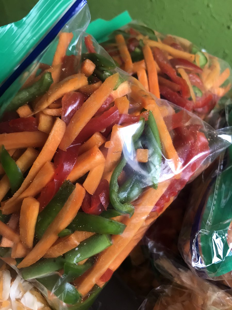 aviyahfarms's tweet photo. No idea on what to cook this weekend?

Let us help you rectify that with our fresh-cut veggies.

Call or Whatsapp 09021490881 https://t.co/dgjDxIk7Gk