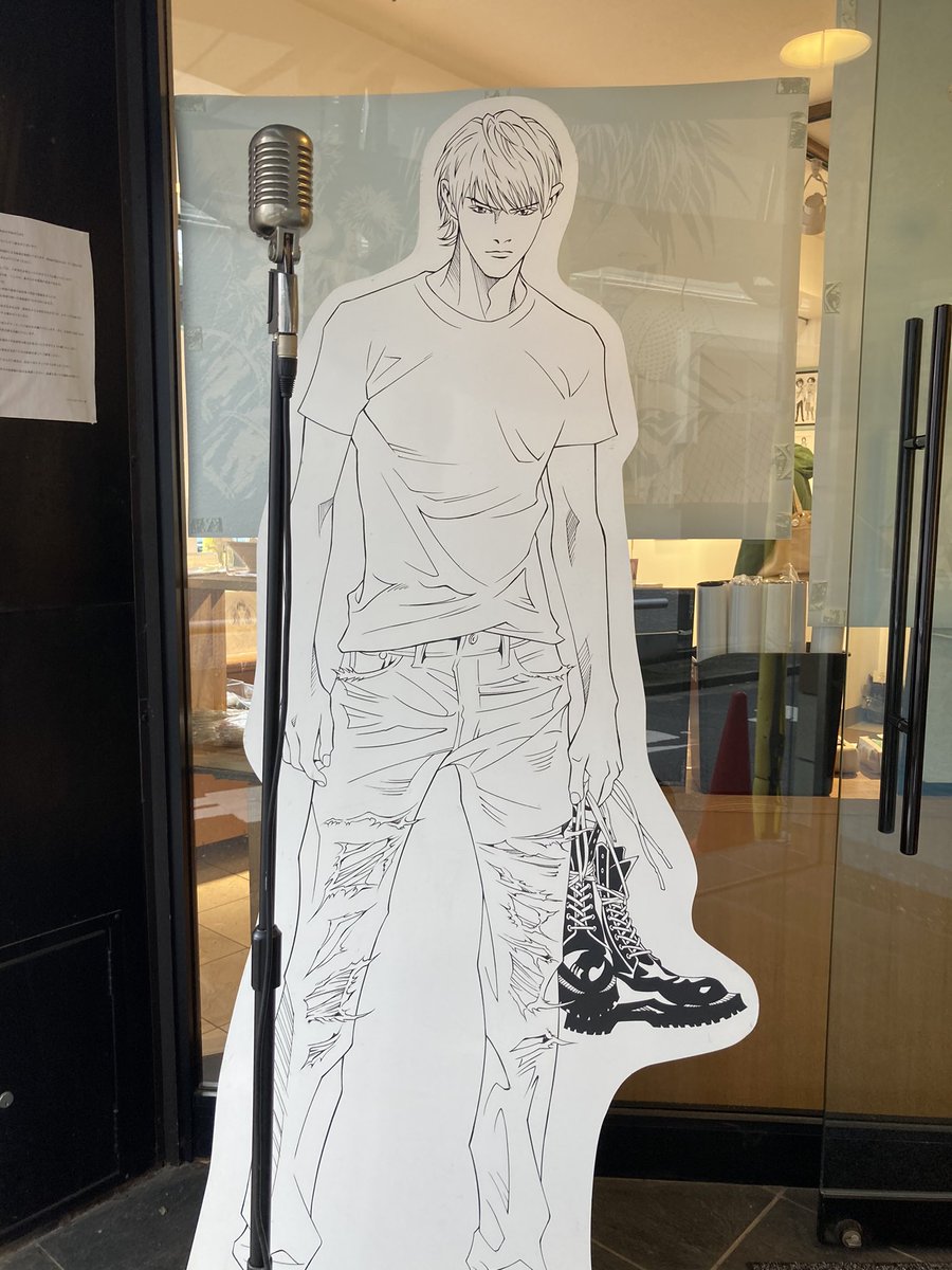 吉祥寺リベストギャラリーで開催中の #トーイ展 見てきました!いろんな作家さんの原画や複製原画、そしてTO-Yの貴重な原画、美しい鉛筆画をじっくり見ることができました。上條先生もいらしてて久しぶりにお話できて嬉しかったです。自分の絵の下に関連する原画が展示してあって粋な計らいに感激! 