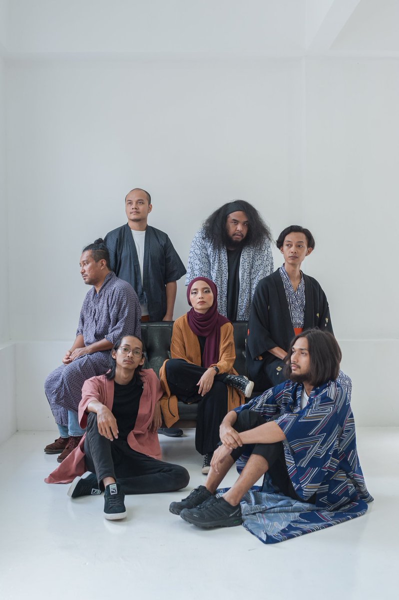 waniardy's tweet photo. Salam &amp; hi @twt_muzik. Jemput miliki album sulung saya RASKAT. 10 tracks. 1001 rasa &amp; kata.

Online:
@pekanmayarecord
https://t.co/I1W4PfOiad
https://t.co/cBsqviXjA4

Fizikal:
@rocksteadykl
@teenageheadrecs
@dreamprojectsip

Digital:
Spotify, Joox, 🍎Music
https://t.co/lbmrB2JIgP https://t.co/xZRQBgcTVh