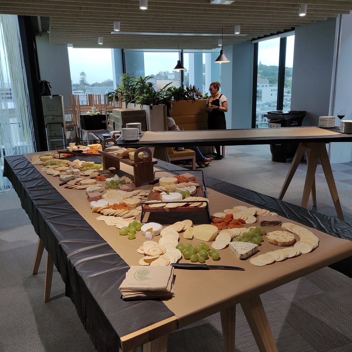 Da_Yellow_Flash's tweet photo. Grazing during the interval....🐴⚡ #crmawards #ccnnz #mercurynz https://t.co/NsKQnhUiFz