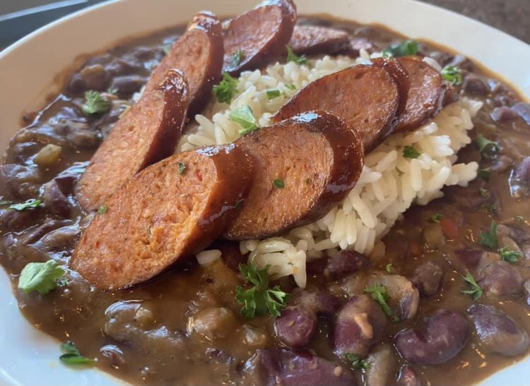 ShoreHouseTav's tweet photo. This weeks features are ready to roll and well worth the wait! We have Cajun Red beans and Rice with andouille sausage and creamy Chicken Bacon artichoke dip with spinach and red pepper, topped with Parmesan and served with warm naan dippers. https://t.co/AQz1Q2EXkj