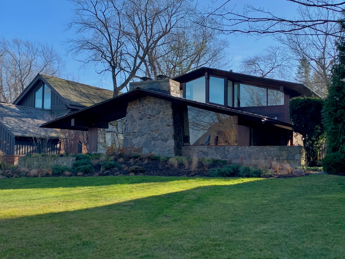 Located nearby is this “private” street off Sheridan called Ingleside Park. The gate was open so I walked around because I don’t believe in rich people paranoia. I really liked this house, supposedly built for Dr. Reinholtzen in 1959. It was designed by architect Fred Schurecht.