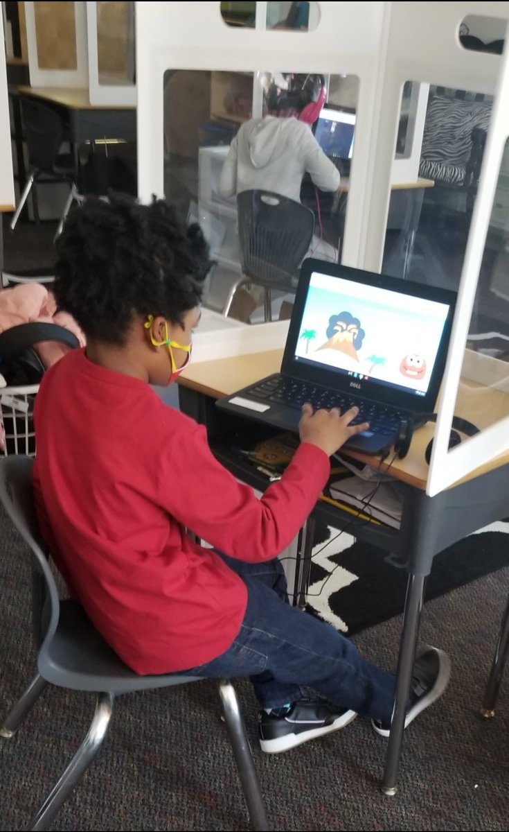 MEDatBCE's tweet image. These first grade friends enjoyed Hour of Code today! @RichlandTwo @KTEPrincipal121 #HourOfCode2020