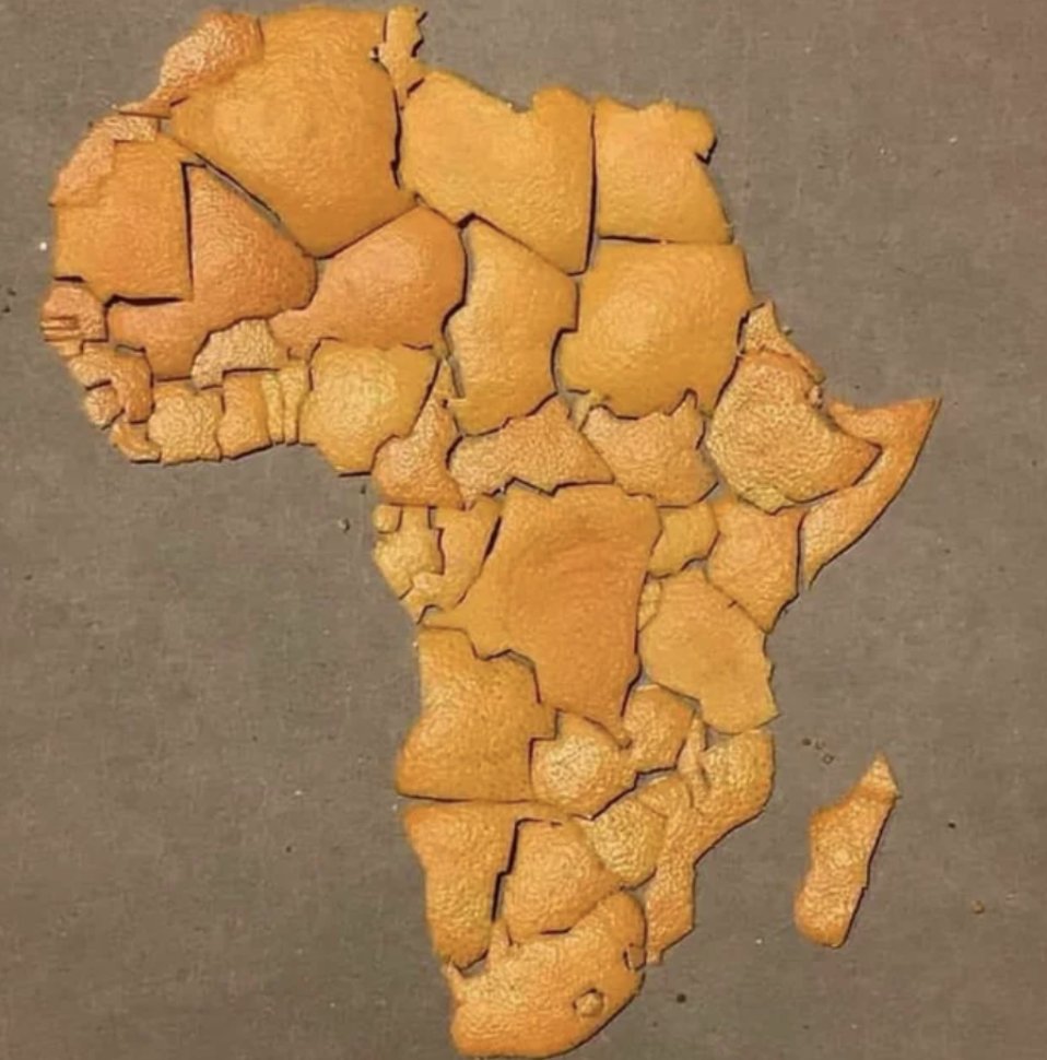 17/ Here are a bunch of images of maps made from food:-- Africa from orange peels -- World from chicken nuggets-- World from Nando's sauce (LOL!)