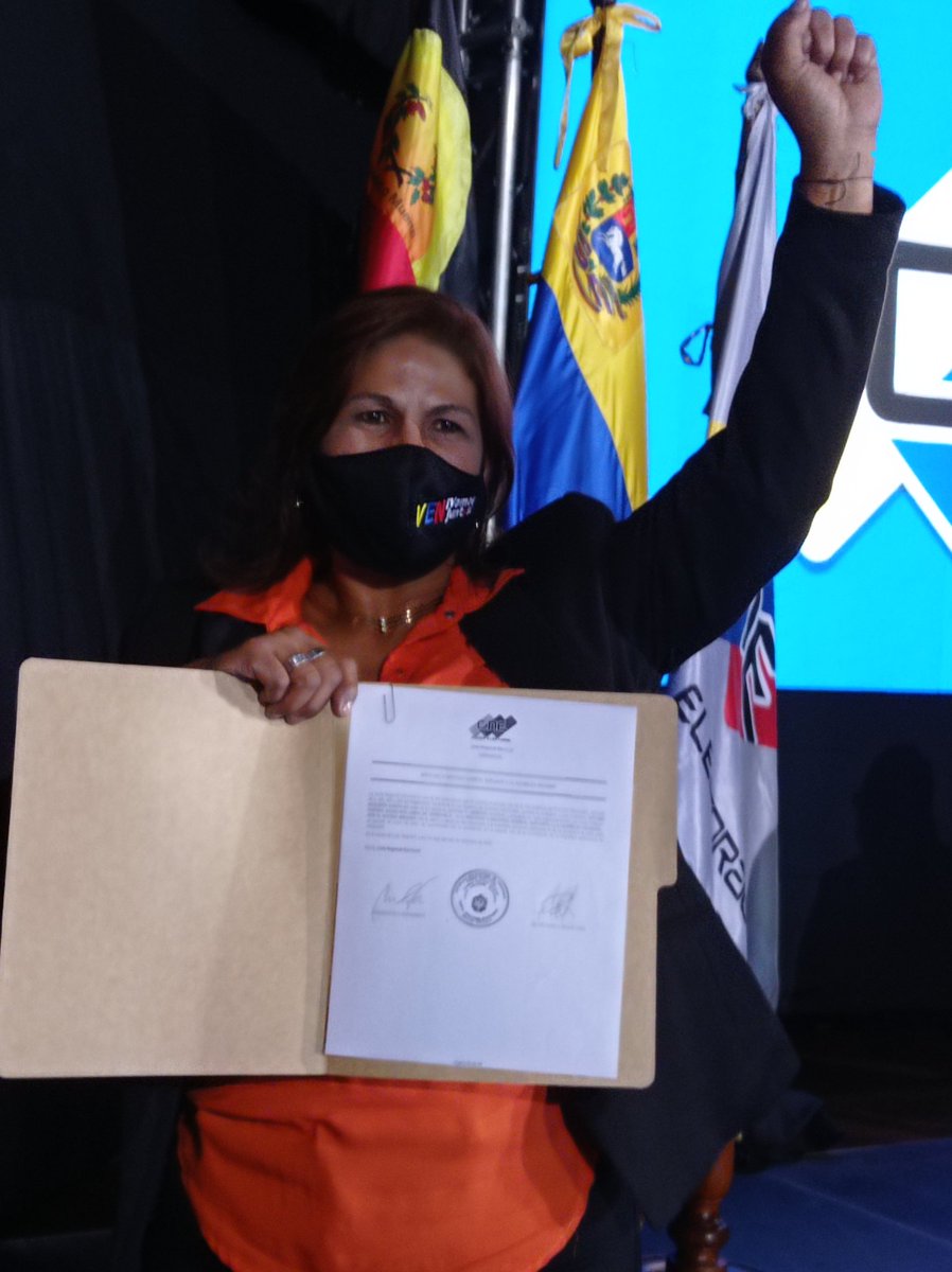 AdyanizNoguera's tweet photo. #11dic Presenté en el acto de proclamación por el CNE. Otro logró  gracias a dios, gracias Miranda, gracias valles del Tuy seguimos venciendo y trabajando con amor por nuestra patria.
@NicolasMaduro 
@dcabellor
@HectoRodriguez
@vwinstonv
@eekhout_blanca 
@OlaTuyera 
@VTVcanal8 https://t.co/DCYLsujq8L