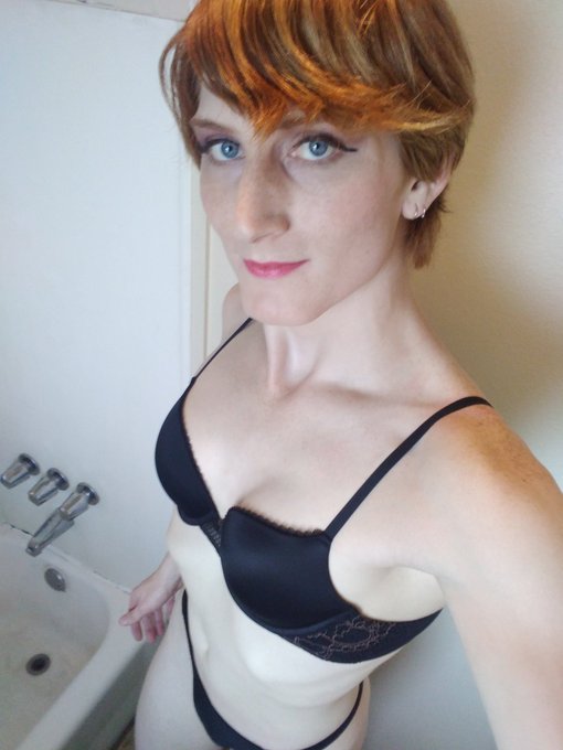 Posting new content to my onlyfans TONIGHT don't miss out! https://t.co/khL5Xqogyp